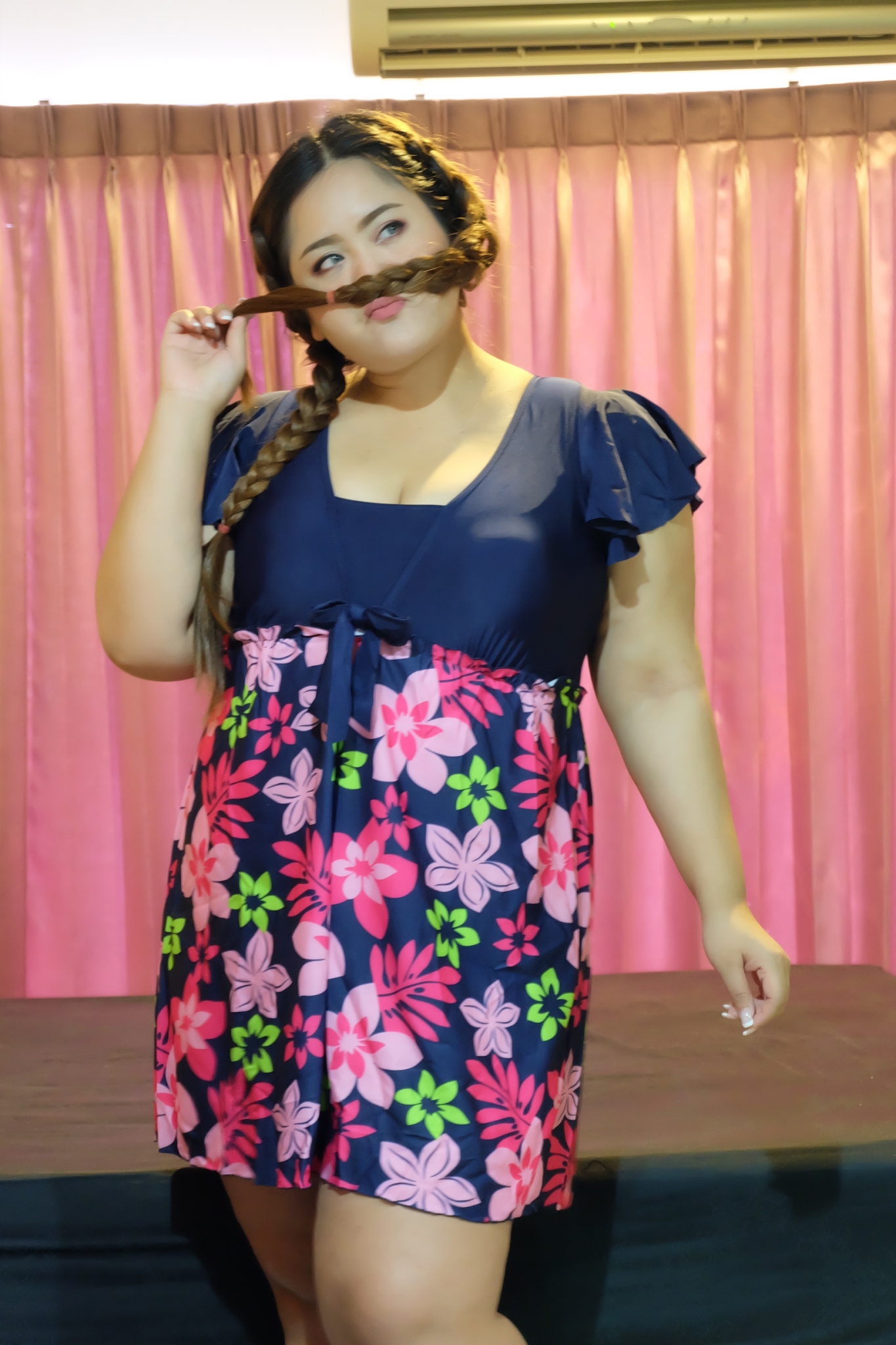 ชุดว่ายน้ำคนอ้วน รอบอก 42-46 เอว 36-46 สะโพก 40-48 นิ้วค่ะชุดยาว 32 นิ้ว ด้านในเป็นขาสั้นไม่แยกชิ้น ยืดหยุ่นดีค่ะ