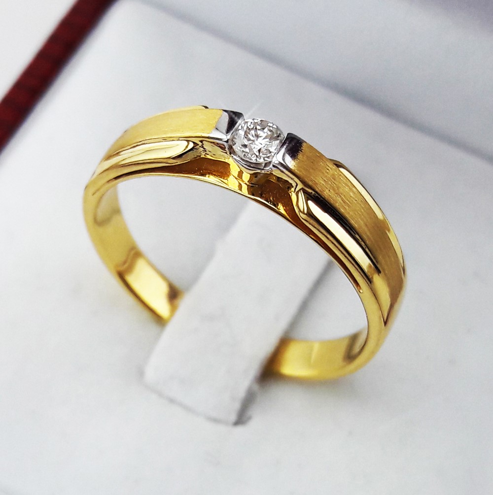 สั่งผลิตเพชรเบลเยี่ยมคัท แหวนแต่งงาน แหวนหมั้น ใส่เที่ยว ออกงาน แหวนทองคำ 18K เพชรแท้ 0.10 กะรัต 4.10 กรัม น้ำ 99 ราคาถูกมาก มีใบรับประกันค่ะ
