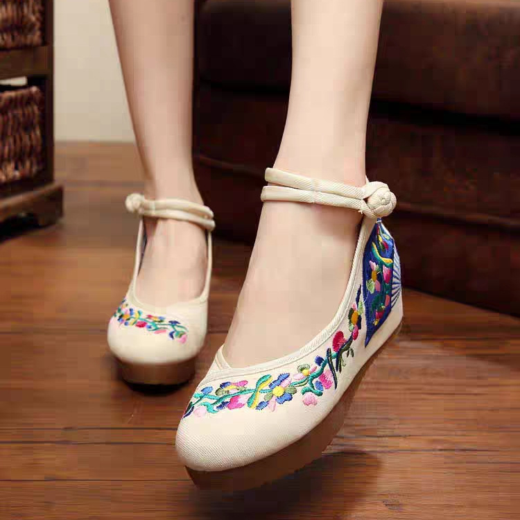 รองเท้าจีน ลายดอก เสริมส้ม