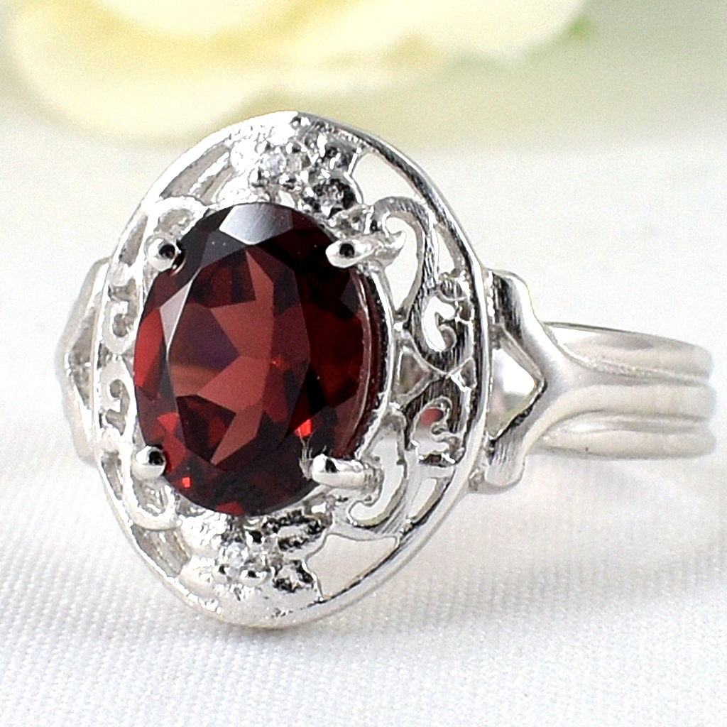 แหวนเงินแท้ราคาถูกชุบทองคำขาว พลอยแท้โกเมน 2.25 กะรัต เพชรCZ 0.02 กะรัต งานประณีตสวยงาม สั่งผลิตค่ะ