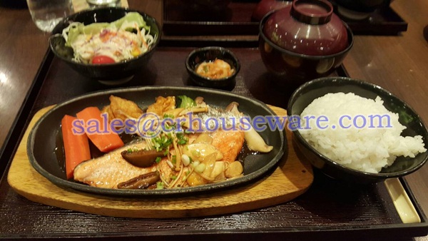 กระทะร้อน (กระทะร้อนเนื้อเหล็กอย่างดี มีไม้รอง) Hot pan (hot pan Well Steel meat The base is wood ). 006-KC1166