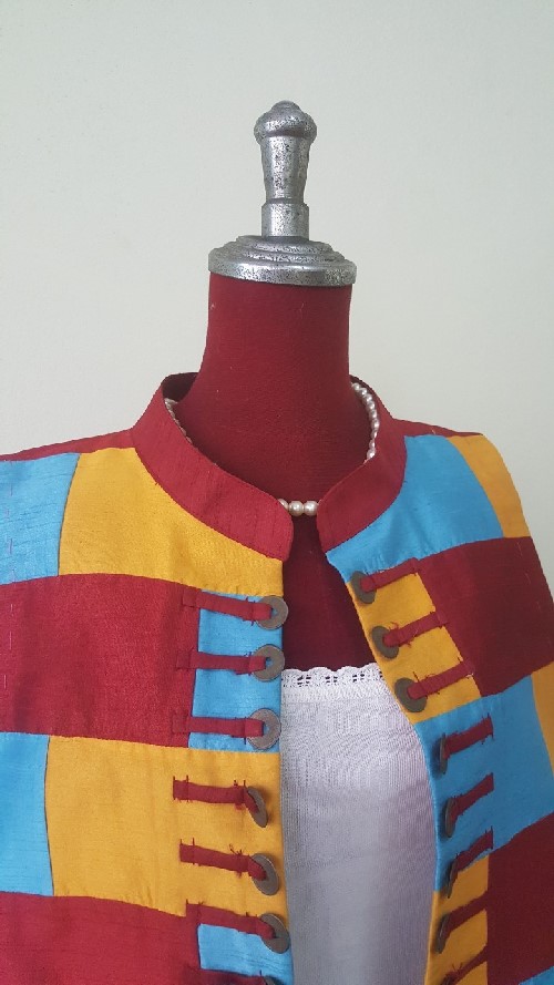 เสื้อผ้าไหมคลุ้มแขนกุด เทห์ ๆ