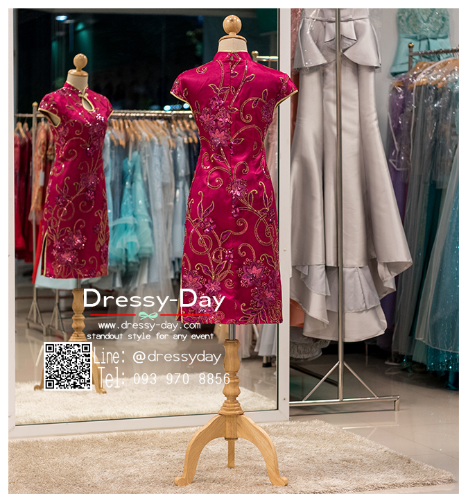 รหัส ชุดกี่เพ้า : KPS013 ชุดกี่เพ้าประยุกต์สีชมพูปักดิ้นอย่างสวยหรู ชุดกี่เพ้าสวยๆ แบบสั้นช่วงคอเว้ารูปหยดน้า กระโปรงผ่าด้านข้าง งานปักลายดอกไม้อย่างงดงาม คัตติ้งเป๊ะมาก ใส่ออกงาน ไปงานแต่งงาน ใส่เป็นชุดพิธีกร ชุดเพื่อนเจ้าสาว ชุดถ่ายพรีเวดดิ้ง ชุดยกน้ำชา