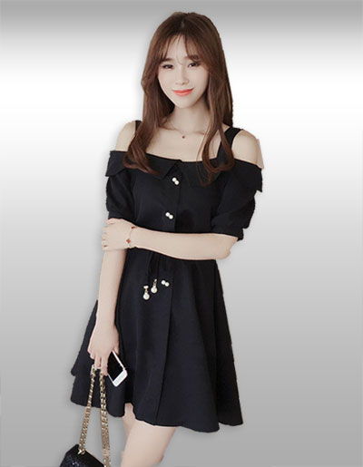 ชุดเดรสแฟชั่น โชว์ไหล่ แขนสั้น แต่งมุก-สีดำ รหัส 1375