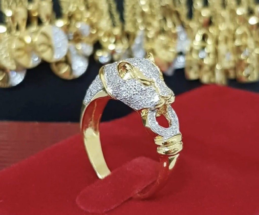 พร้อมส่งและสั่งผลิตแหวนเพชร ความมีอำนาจ มั่งคั่งน่าเกรงขาม แหวนแต่งงาน แหวนหมั้น ใส่เที่ยว ออกงาน แหวนทองคำ 9K เพชรแท้ 0.65 กะรัต 128 เม็ด ราคาถูกมาก ส่งฟรี