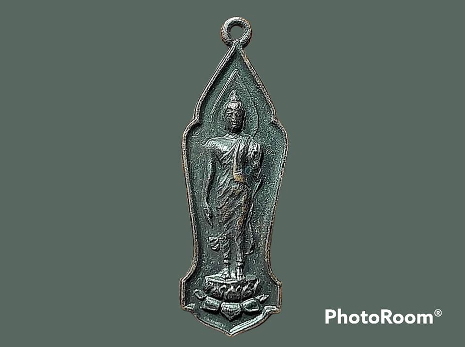 เหรียญ พระพุทธลีลา พุทธนวฤทธิ์ จิตตภาวัน จ.ชลบุรี