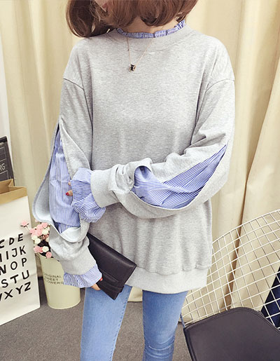 เสื้อแฟชั่นคอกลมดีไซน์เก่แหวกโชว์แขนยาวซ่อนอีกชั้นด้านในลายริ้ว รหัส 1717-สีเทา