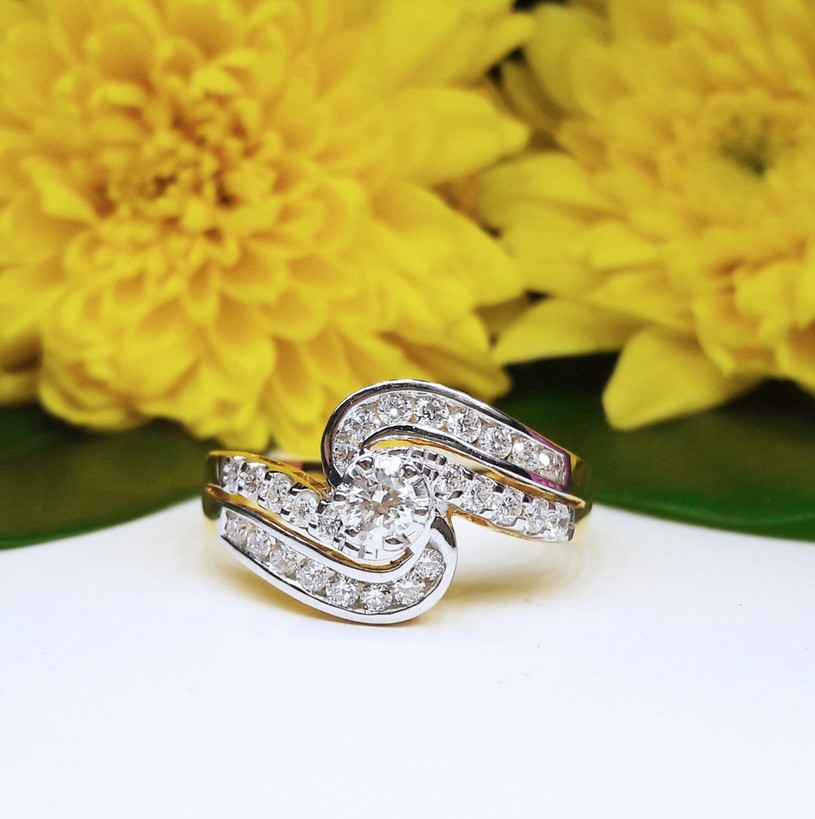 สั่งผลิตเพชรเบลเยี่ยมคัท แหวนแต่งงาน แหวนหมั้น ใส่เที่ยว ออกงาน แหวนทองคำ 18K เพชรแท้ 0.58 กะรัต 5.30 กรัม น้ำ 99 ราคาถูกมาก มีใบรับประกันค่ะ