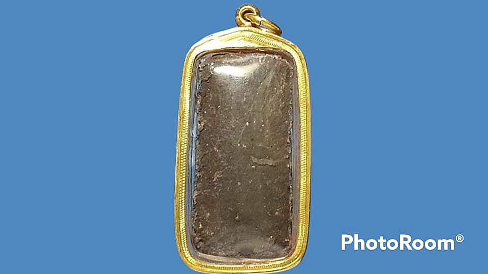 พระนางตราพิมพ์นาคปรก(เล็ก) รุ่น 100 ปี อ.ท่าศาลา พ.ศ.2541 ท่านขุนพันธ์ เลี่ยมทองคำ