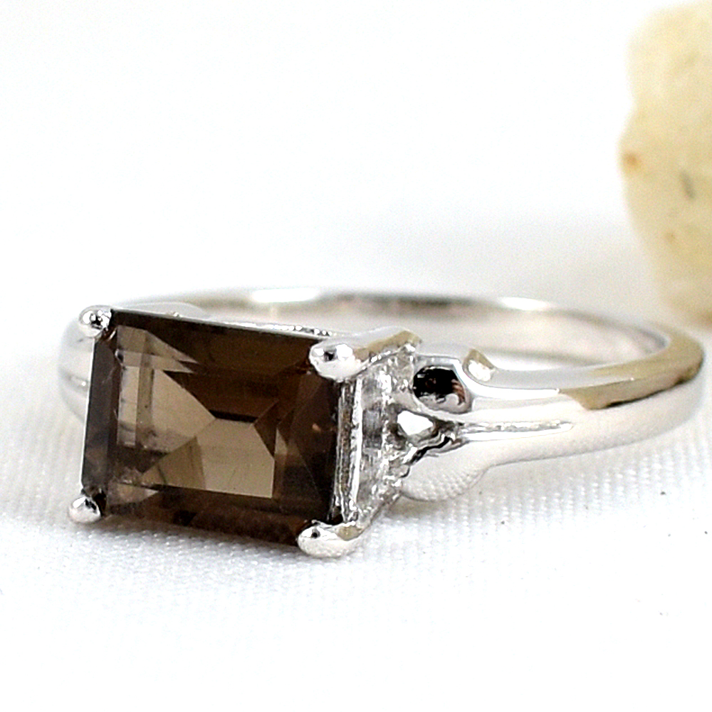 แหวนเงินแท้ราคาถูกชุบทองคำขาว พลอยแท้สโมกกี้ควอทซ์ 1.48 กะรัต งานประณีตสวยงาม สั่งผลิตค่ะ