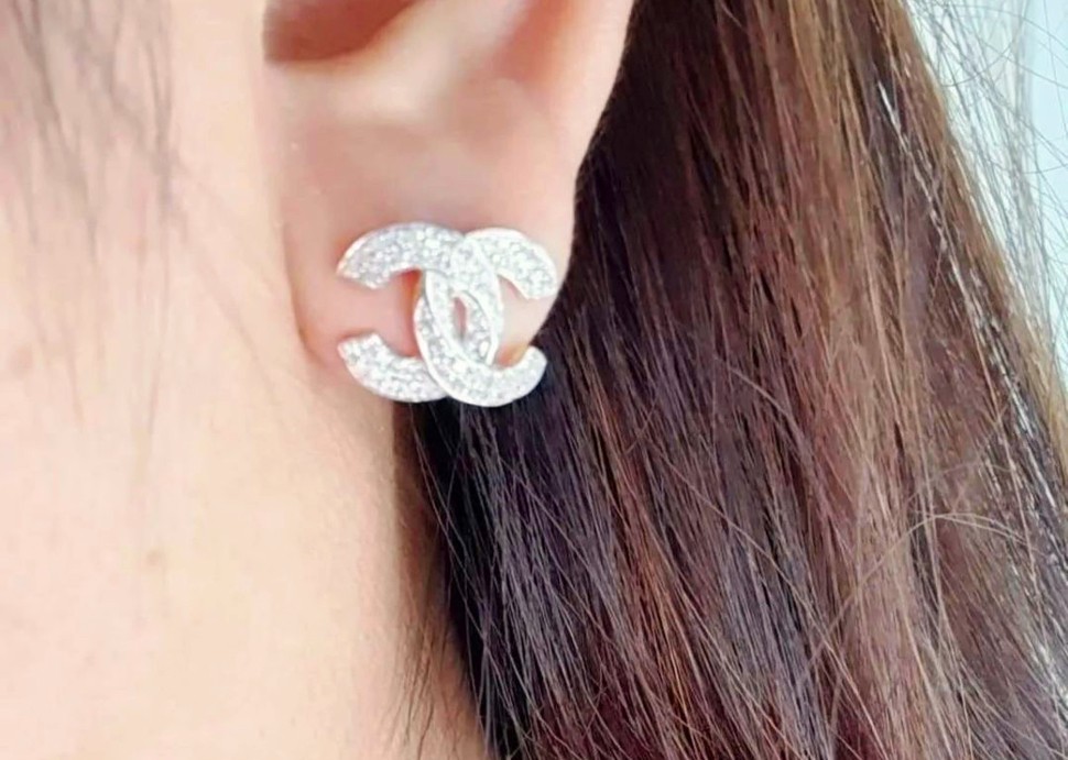 พร้อมส่งและสั่งผลิตต่างหูเพชรแท้ดีไซน์แบรนด์ดังขึ้นแบบจากของจริง ขนาดเท่าในช็อป แต่งงาน หมั้น ใส่เที่ยว ออกงาน ทองคำ 9K เพชรกุหลาบแท้ 0.60 กะรัต 124 เม็๋ด ราคาถูกมาก ส่งฟรี