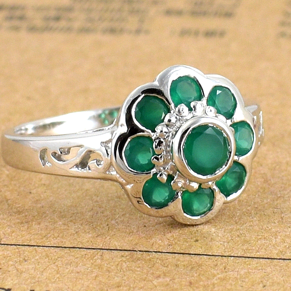 แหวนเงินแท้ราคาถูกชุบทองคำขาว พลอยแท้กรีนอะเกทเม็ดกลาง 0.35 กะรัต เม็ดข้าง 0.48 กะรัต งานประณีตสวยงาม สั่งผลิตค่ะ