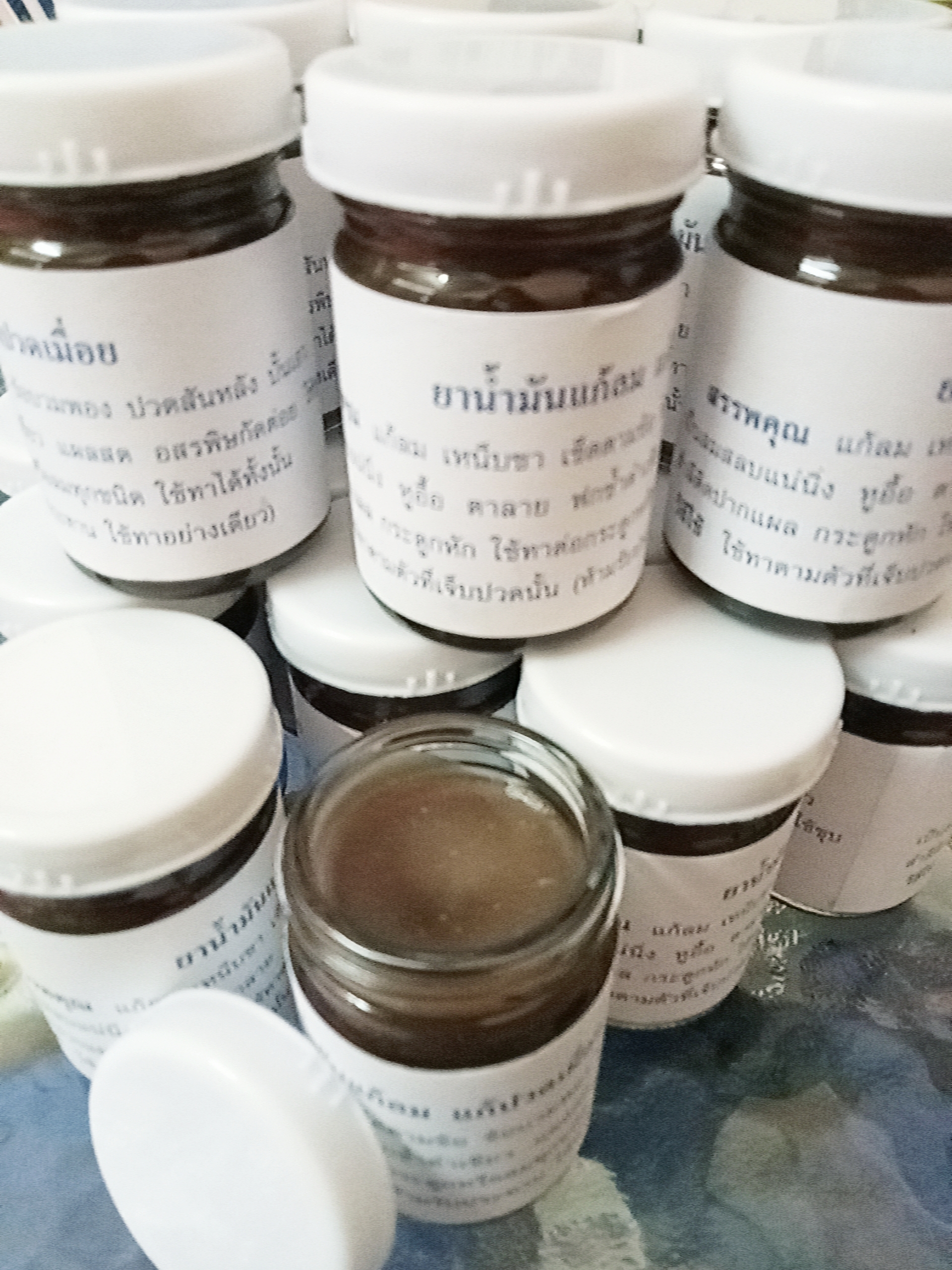 น้ำมันนวดสีดำสูตรดั้งเดิม