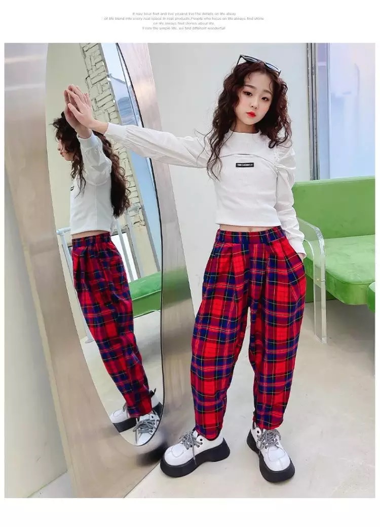 ชุดเต้น แดนซ์เสื้อแขนยาวสีขาว+กางเกงลายสก๊อต สีแดง