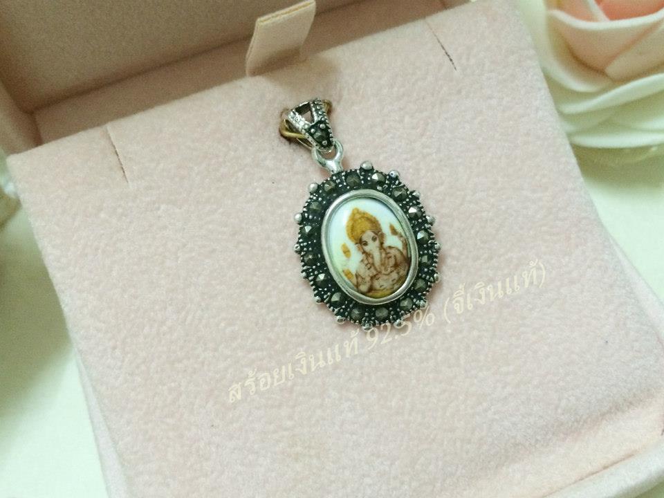 จี้เงินแท้ พระพิฆเนศ ทรงรี งานมาร์คาไซท์ (ตัวเรือนเงินแท้)