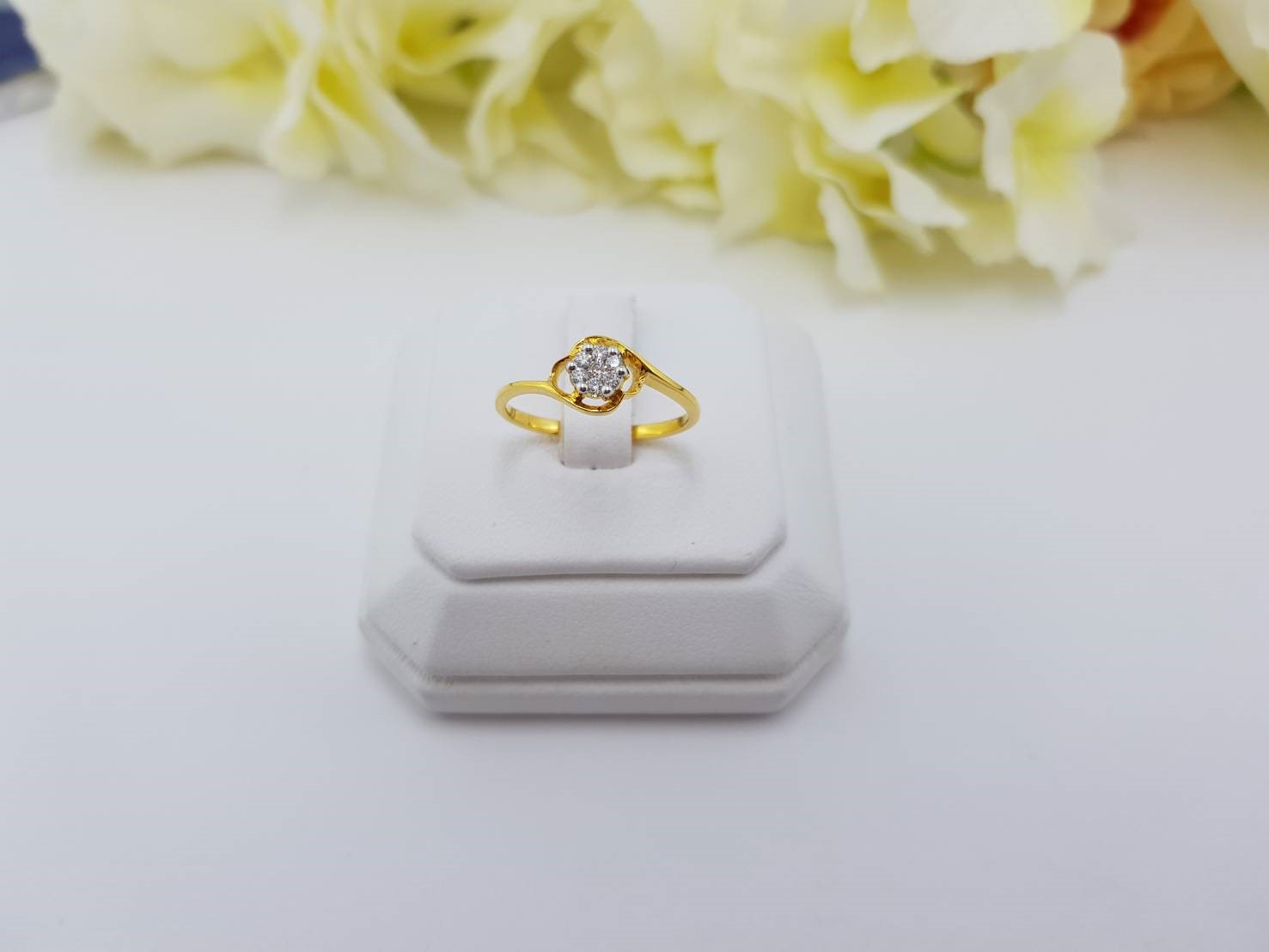 สั่งผลิตเพชรเบลเยี่ยมคัท แหวนแต่งงาน แหวนหมั้น ใส่เที่ยว ออกงาน แหวนทองคำ 18K เพชรแท้ 0.10 กะรัต 1.60 กรัม น้ำ 99 ราคาถูกมาก มีใบรับประกันค่ะ