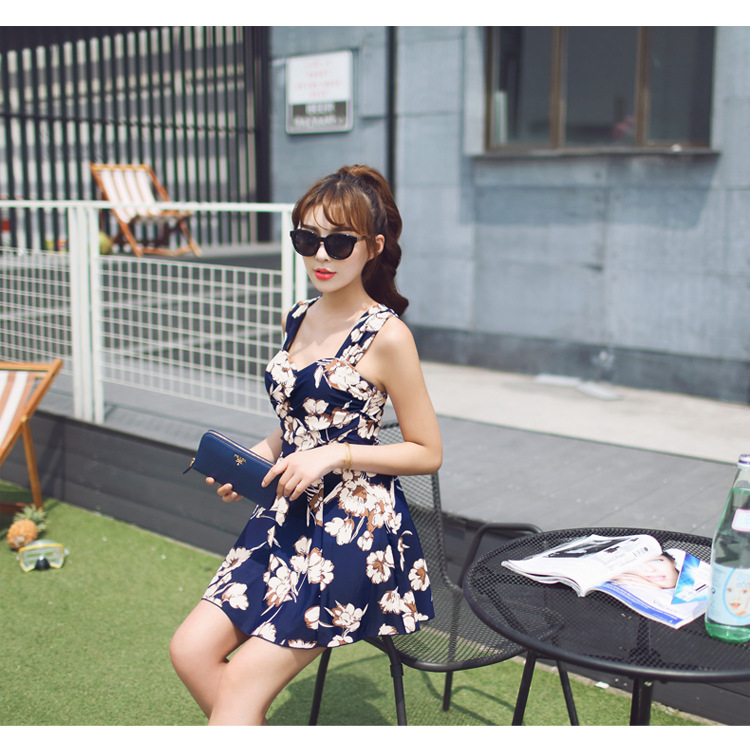 ชุดว่ายน้ำคนอ้วน 6xl สีน้ำเงินผ้าลายดอกไม้ รอบอก 42-48 เอว 36-42 สะโพก 42-50 นิ้ว ชุดยาว 33 นิ้วค่ะ สวย หรู สุดๆค่ะ