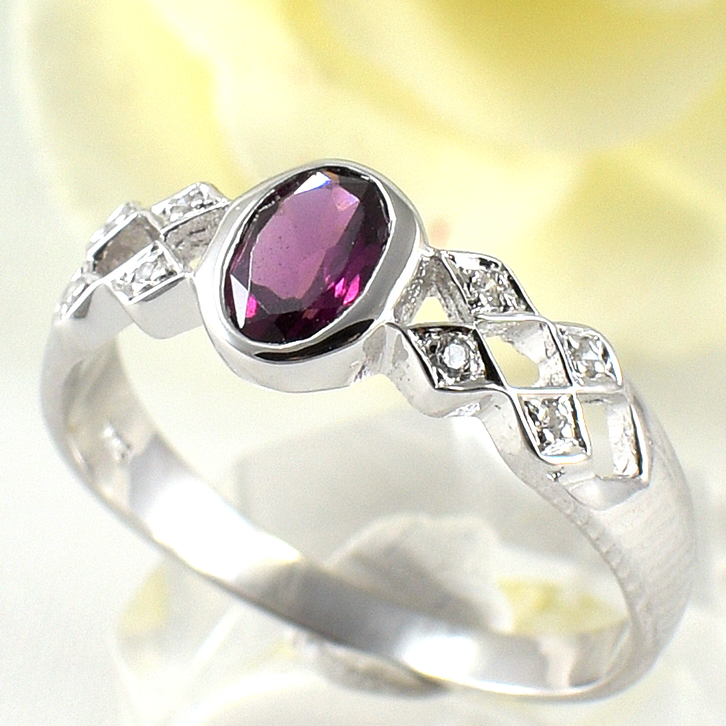 แหวนเงินแท้ราคาถูกชุบทองคำขาว พลอยแท้โรโดไลท์การ์เน็ต 0.55 กะรัต เพชรCZ 0.056 กะรัต งานประณีตสวยงาม สั่งผลิตค่ะ