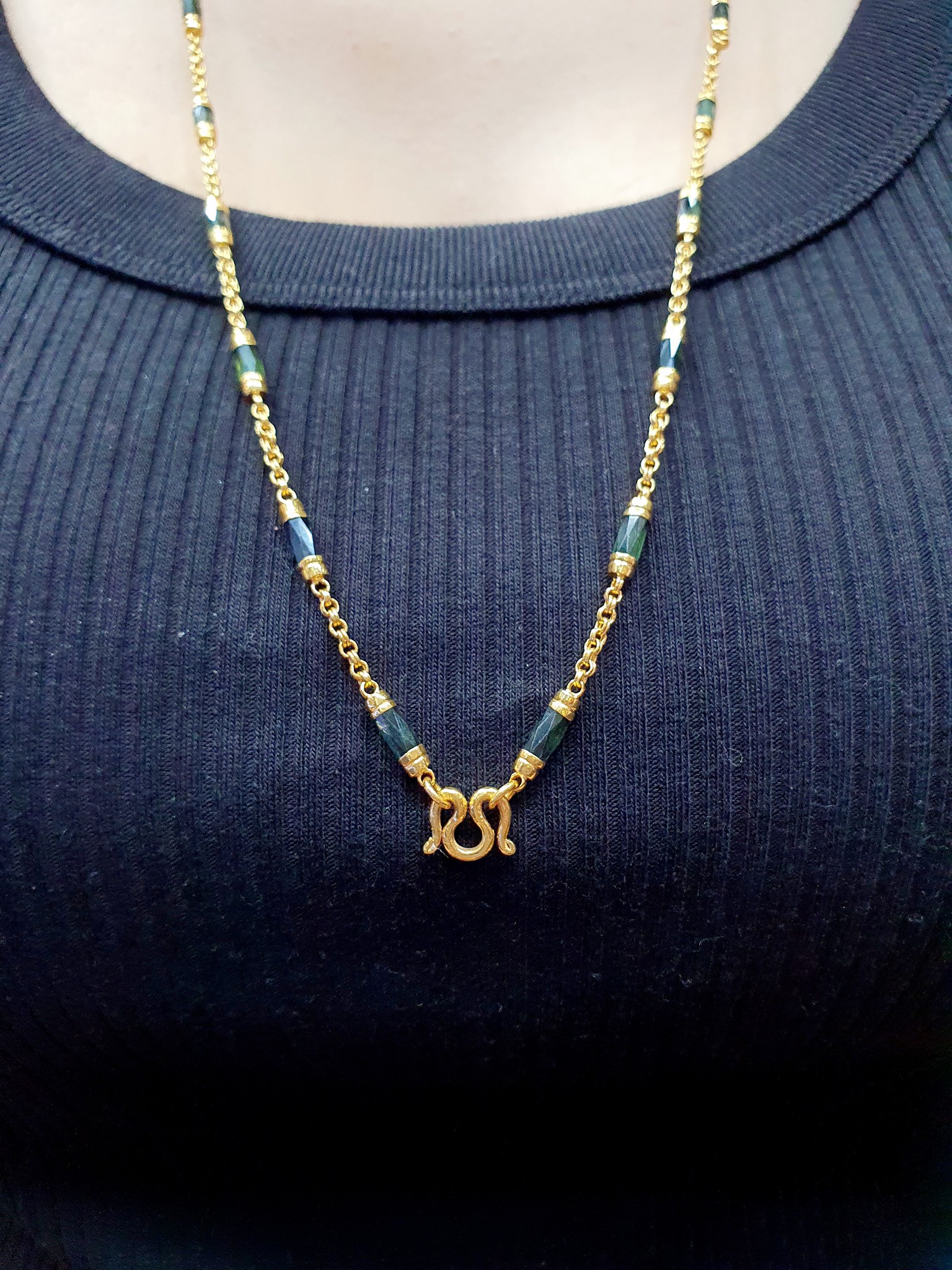 พร้อมส่งและสั่งผลิตสร้อยคอพลอยเขียวส่องรอบเส้น สีสวยธรรมชาติ สลับลายโซ่ทอง ใส่เที่ยว ออกงาน ทองคำ 19K ยาว 28.5 นิ้ว ราคาถูกมาก ส่งฟรี