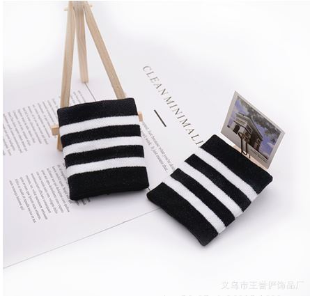 สายรัดข้อมือ ข้อมือ ชุดเต้นฮิปฮอป แพค 1 ชิ้น มีลายมากกว่าปก คลิกดูแบบด้านใน