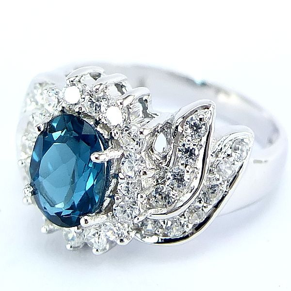 แหวนเงินแท้ราคาถูกชุบทองคำขาว ลอนดอนบลูโทปาซแท้ 1.65 กะรัต เพชรCZ 0.88 กะรัต งานประณีตสวยงาม สั่งผลิตค่ะ