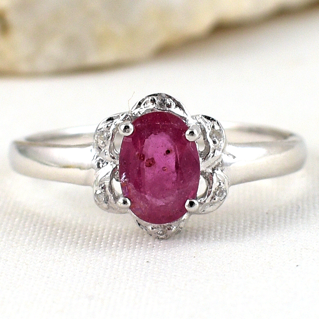 แหวนเงินแท้ราคาถูกชุบทองคำขาว ทับทิมแท้ 0.95 กะรัต เพชรCZ 0.036 กะรัต งานประณีตสวยงาม สั่งผลิตค่ะ