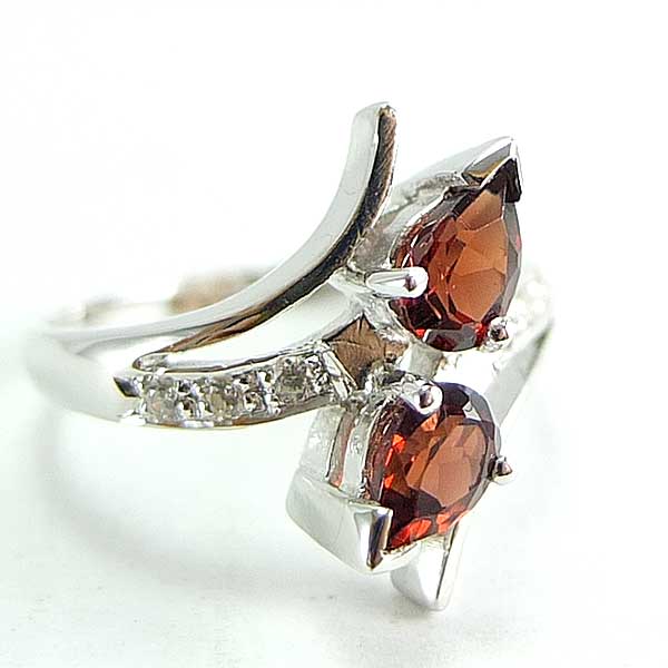 แหวนเงินแท้ราคาถูกชุบทองคำขาว พลอยแท้โกเมน 1.10 กะรัต เพชรCZ 0.09 กะรัต งานประณีตสวยงาม สั่งผลิตค่ะ