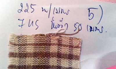 THAICOTTONSIVA ผ้าฝ้ายย้อมสีคราม (Cotton of Handwoven is indigo dye) ฝ้ายดิบลายสก๊อตน้ำตาล 1 เมตร