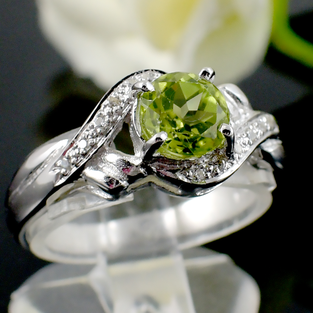 แหวนเงินแท้ราคาถูกชุบทองคำขาว เพอริดอทแท้ 0.76 กะรัต เพชรCZ 0.042 กะรัต งานประณีตสวยงาม สั่งผลิตค่ะ