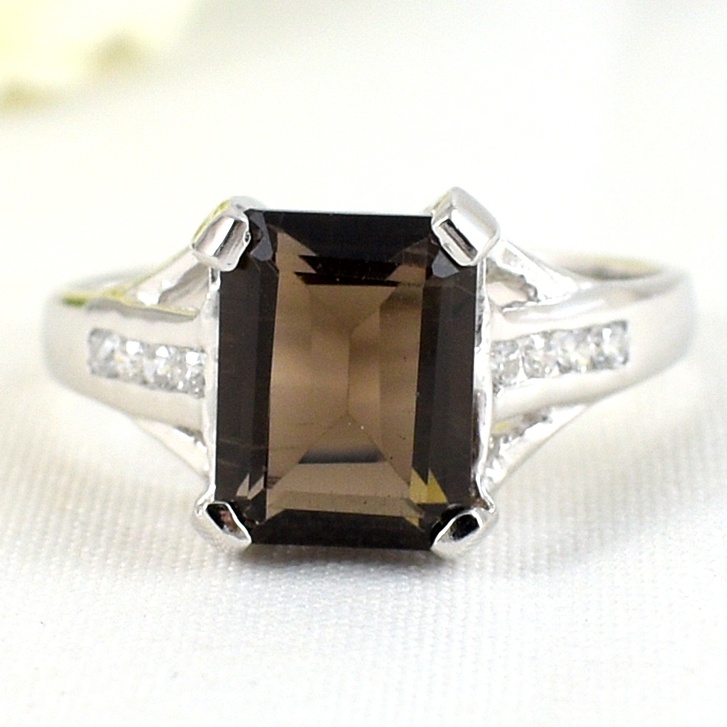 แหวนเงินแท้ราคาถูกชุบทองคำขาว พลอยแท้สโมกกี้ควอทซ์ 2.35 กะรัต เพชรCZ 0.24 กะรัต งานประณีตสวยงาม สั่งผลิตค่ะ