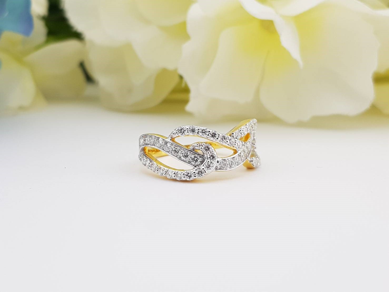 สั่งผลิตเพชรเบลเยี่ยมคัท แหวนแต่งงาน แหวนหมั้น ใส่เที่ยว ออกงาน แหวนทองคำ 18K เพชรแท้ 0.91 กะรัต 4.51 กรัม น้ำ 99 ราคาถูกมาก มีใบรับประกันค่ะ