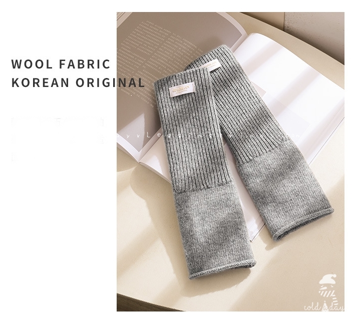 ปลอกแขนไหมพรม นิ้วสอด มี 4 สี