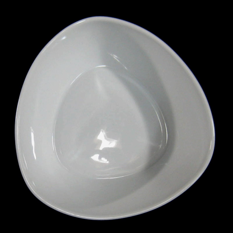 ชามสามเหลี่ยม MOOD 17.5x17.5 ซม. # 5642 ยี่ห้อ Royal porcelain (รอยัล พอร์ซเลน )