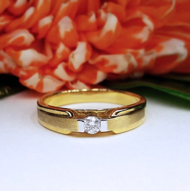 สั่งผลิตเพชรเบลเยี่ยมคัท แหวนแต่งงาน แหวนหมั้น ใส่เที่ยว ออกงาน แหวนทองคำ 18K เพชรแท้ 0.10 กะรัต 4.10 กรัม น้ำ 99 ราคาถูกมาก มีใบรับประกันค่ะ