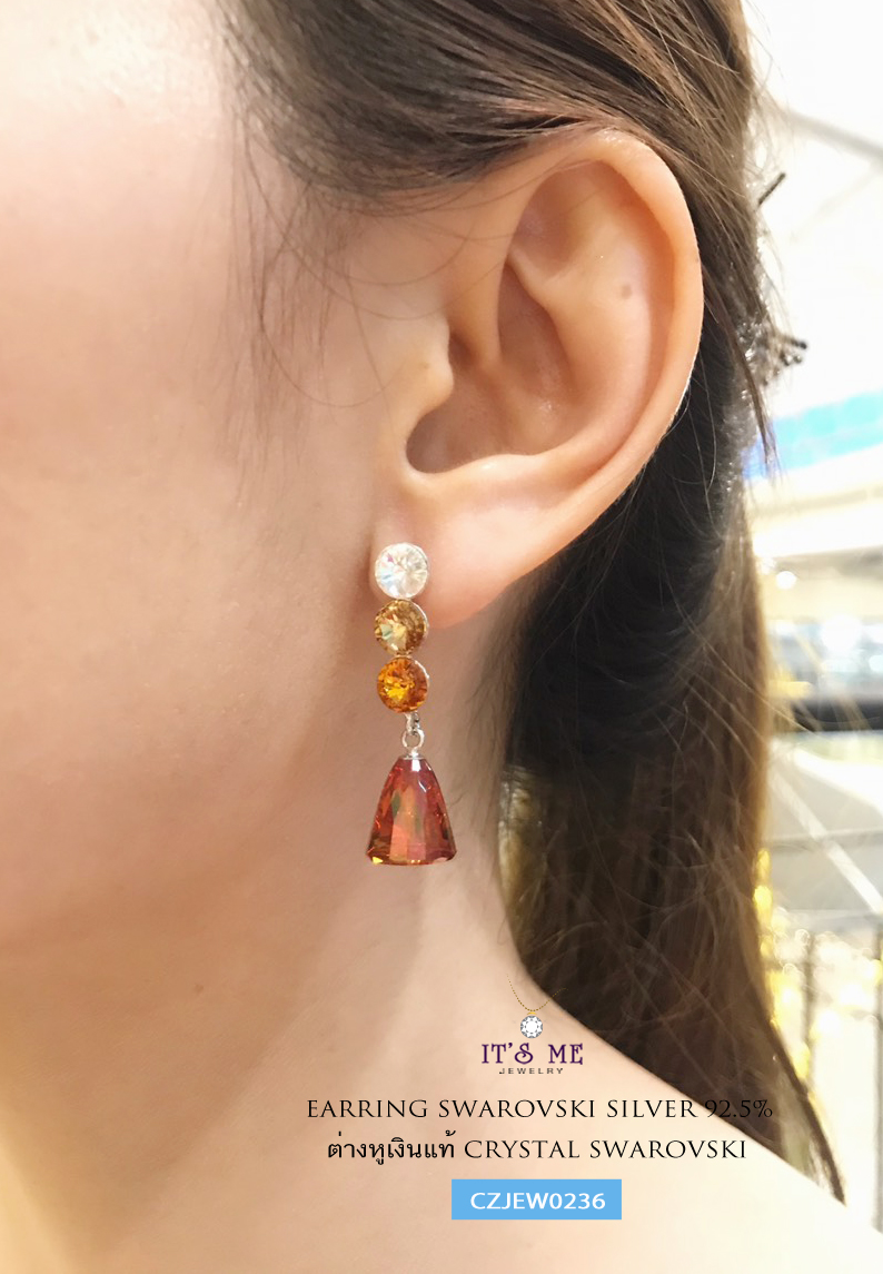 ต่างหูเงินแท้ ต่างหู CRYSTAL SWAROVSKI เรือนเงินแท้ แบบแป้นเสียบ ประดับ CRYSTAL ด้านบน 3 เม็ด และห้อย CRYSTAL ใหญ่อีก 1 ชิ้น (งานเงินแท้ชุบโรเดียม/ทองคำขาว) เป็นงานเก๋ๆ ค่ะ