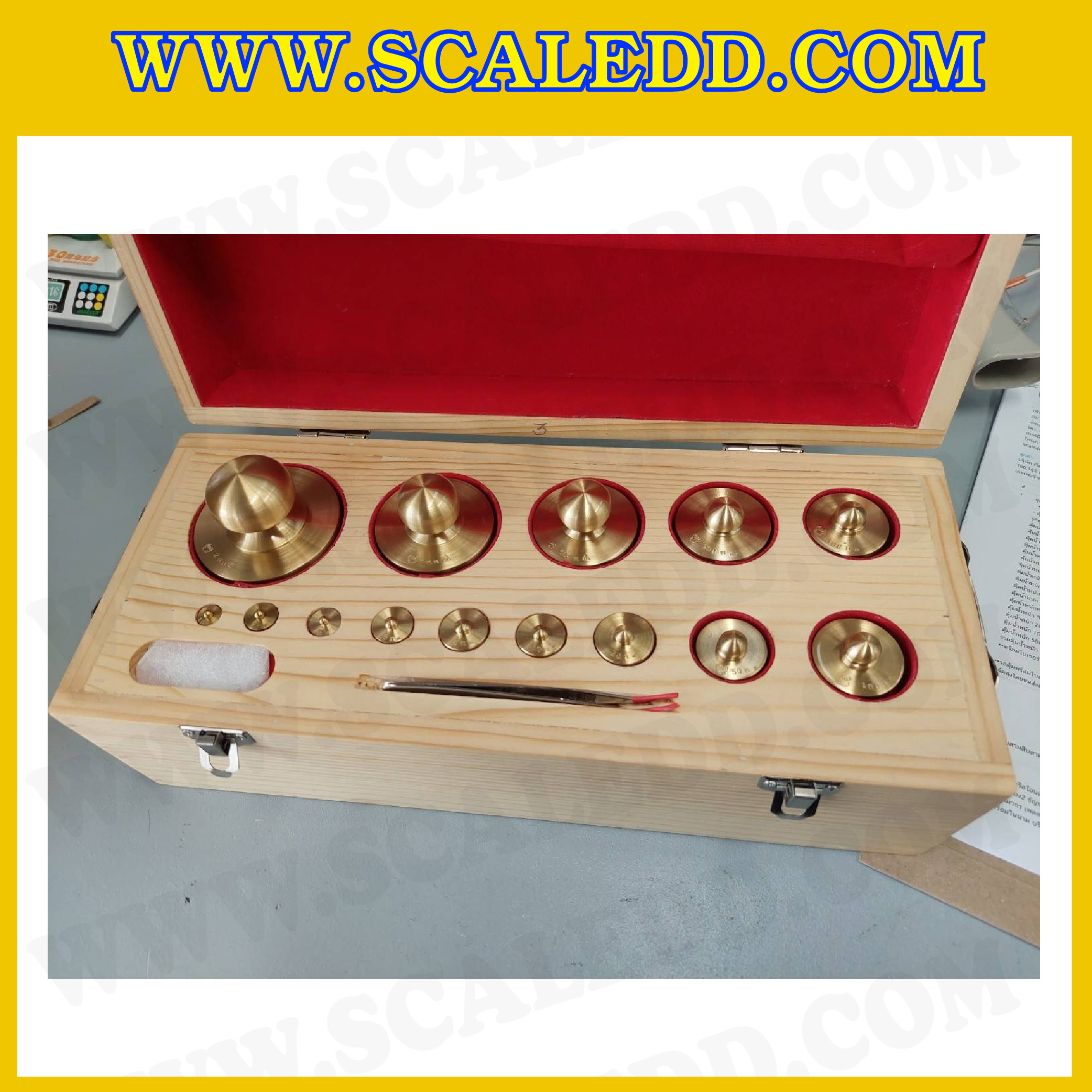 ตุ้มน้ำหนักทองเหลืองชุด 4kg Class M1 ชุดตุ้มน้ำหนักทองเหลือง 4kg พร้อมที่คีบ บรรจุในกล่องไม้บุกำมะหยี่ (ใบเซอร์ ISO17025 เพิ่มเงิน 5,700 บาท)