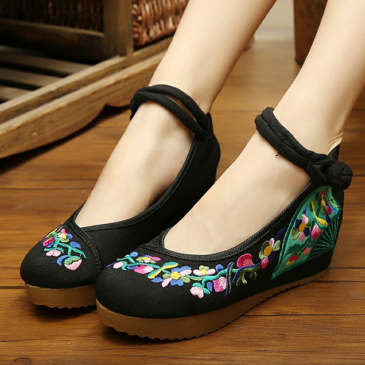 รองเท้าจีน ลายดอก เสริมส้ม