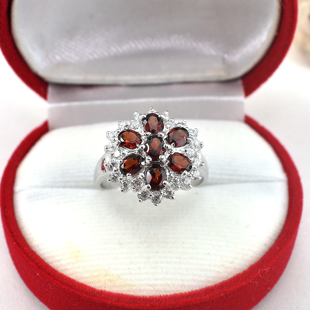 แหวนเงินแท้ราคาถูกชุบทองคำขาว พลอยแท้โกเมน 1.75 กะรัต เพชรCZ 0.75 กะรัต งานประณีตสวยงาม สั่งผลิตค่ะ