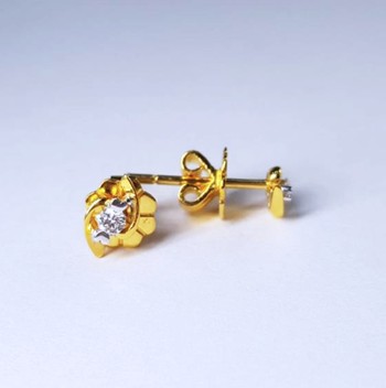 สั่งผลิตต่างหูทองเพชรเบลเยี่ยมคัท ใส่ทุกวัน ใส่เที่ยว ออกงาน เพชรแท้ ทอง18K 14 ตัง 2.49 กรัม น้ำ 98 ราคาถูกมาก มีใบรับประกันค่ะ