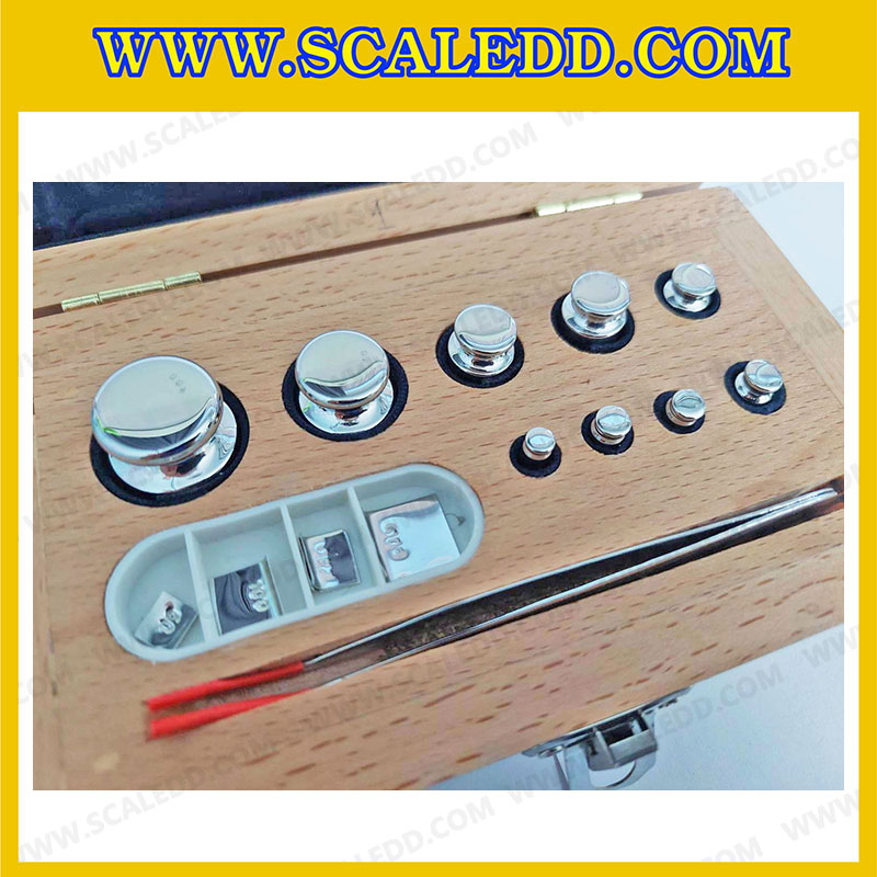 ตุ้มน้ำหนักสแตนเลสชุด 200g (Class F2) ชุดตุ้มน้ำหนักสแตนเลส 200g พร้อมกล่องไม้บุกำมะหยี่ ถุงมือ และผ้าเช็ดตุ้ม