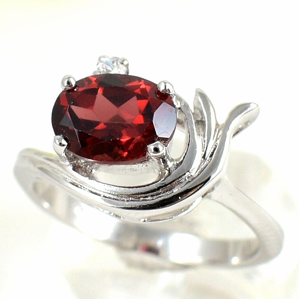 แหวนเงินแท้ราคาถูกชุบทองคำขาว พลอยแท้โกเมน 1.65 กะรัต เพชรCZ 0.04 กะรัต งานประณีตสวยงาม สั่งผลิตค่ะ