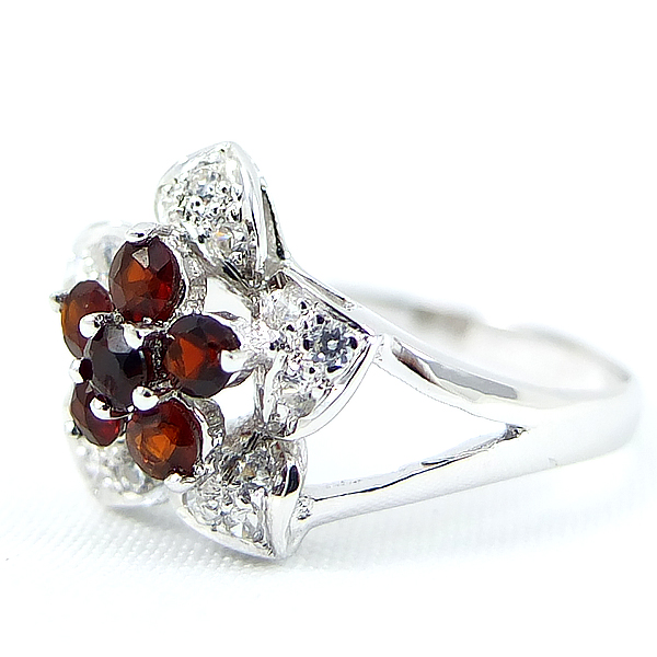 แหวนเงินแท้ราคาถูกชุบทองคำขาว พลอยแท้โกเมน 0.36 กะรัต เพชรCZ 0.225 กะรัต งานประณีตสวยงาม สั่งผลิตค่ะ