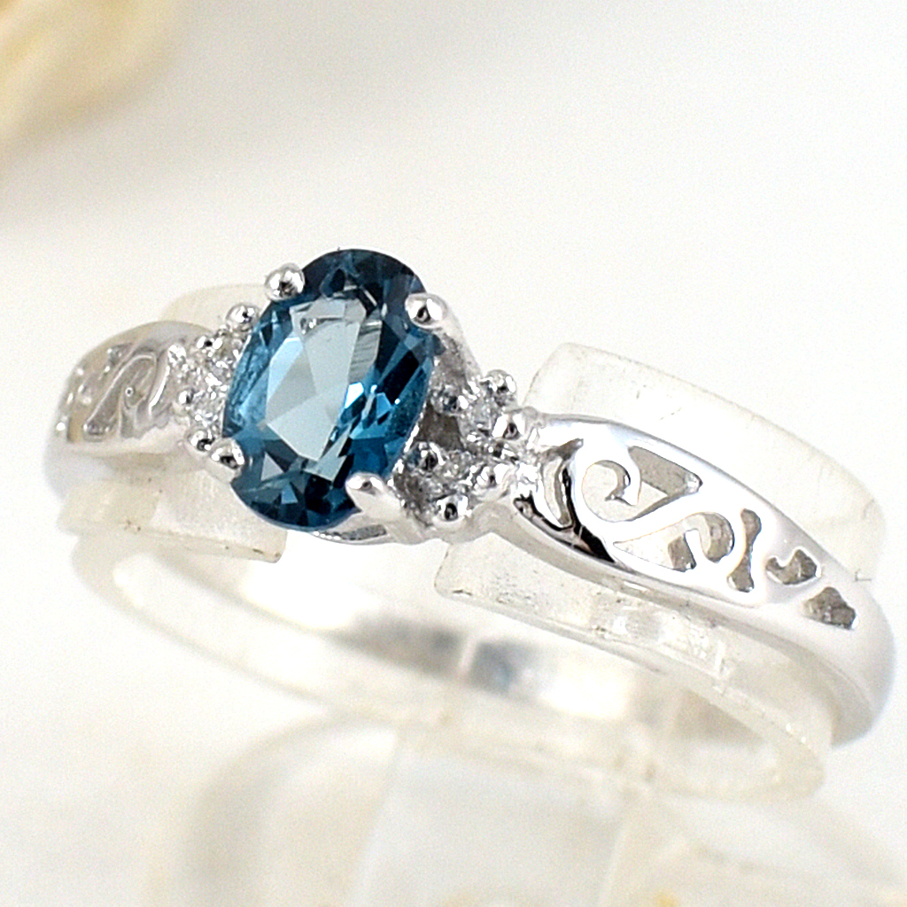 แหวนเงินแท้ราคาถูกชุบทองคำขาว ลอนดอนบลูโทปาซแท้ 0.55 กะรัต เพชรCZ 0.09 กะรัต งานประณีตสวยงาม สั่งผลิตค่ะ