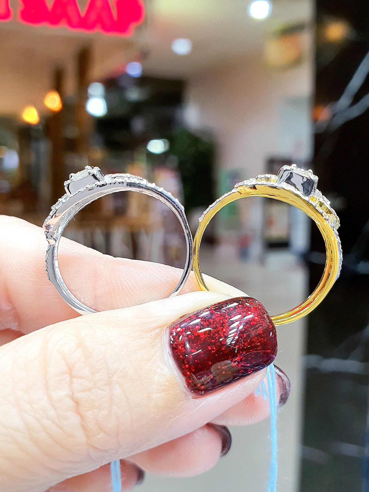 พร้อมส่งและสั่งผลิตแหวนเพชรแท้ประกบแทปเปอร์ดีไซน์ประดับเพชรบ่าข้างทรงโค้งอ่อนช้อยมีชีวิตชีวา แบบโดดเด่นดูแพง เหมาะกับการแต่งกายทุกสไตล์ แหวนแต่งงาน แหวนหมั้น ใส่เที่ยว ออกงาน แหวนทองคำ9K เพชรเบลเยี่ยมแท้ 0.60 กะรัต 75 เม็ด ราคาถูกมาก ส่งฟรี