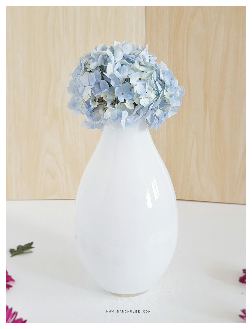 White Oval Glass Vase แจกันแก้วทรงรี สีขาว