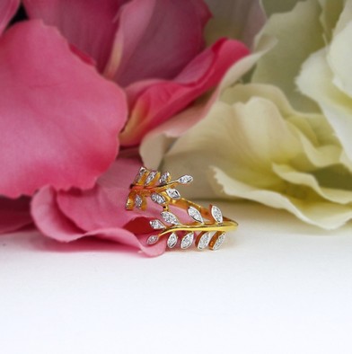 สั่งผลิตเพชรเบลเยี่ยมคัท แหวนแต่งงาน แหวนหมั้น ใส่เที่ยว ออกงาน แหวนทองคำ 18K เพชรแท้ 0.13 กะรัต 3.01 กรัม น้ำ 99 ราคาถูกมาก มีใบรับประกันค่ะ