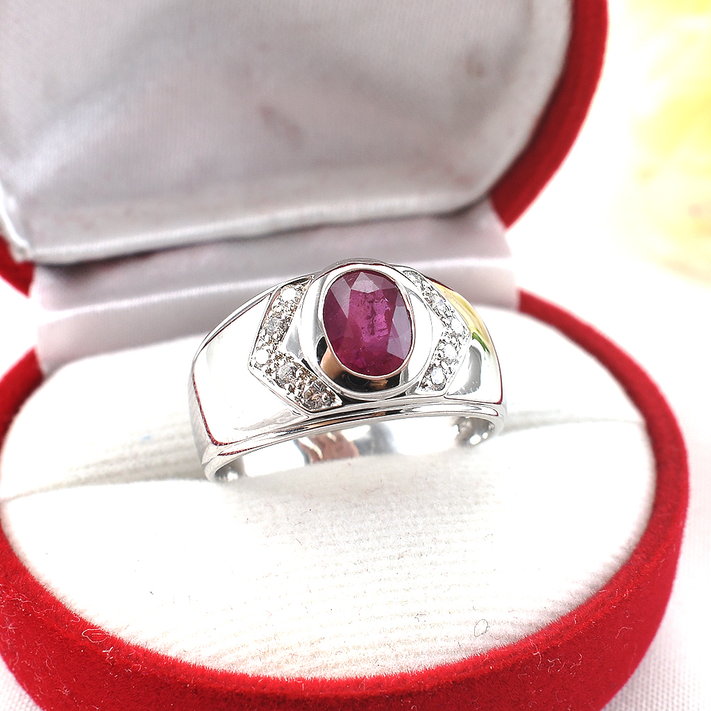 แหวนเงินแท้ราคาถูกชุบทองคำขาว พลอยแท้ทับทิม 1.45 กะรัต เพชรCZ 0.30 กะรัต งานประณีตสวยงาม สั่งผลิตค่ะ