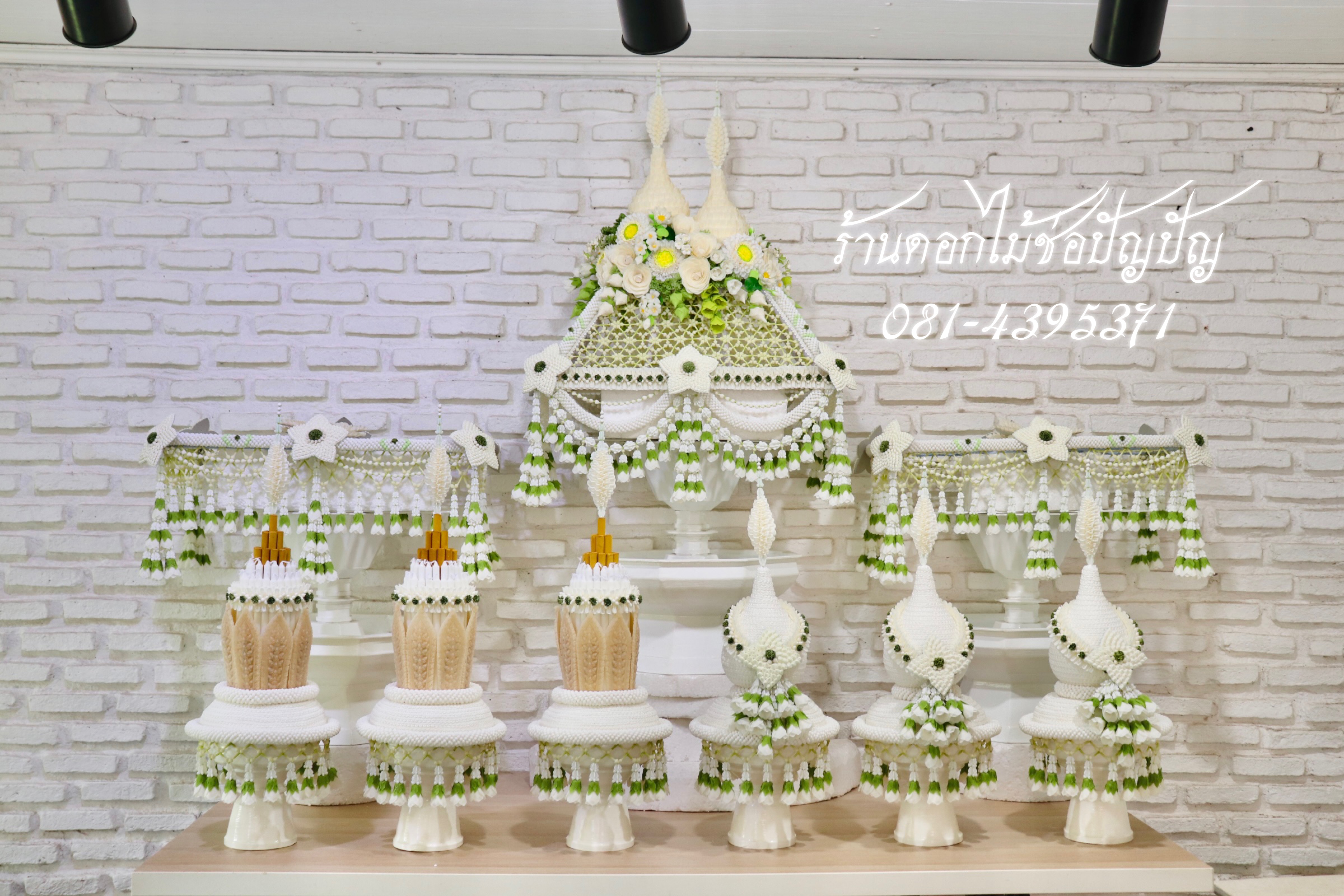 เครื่องบวชดอกไม้ประดิษฐ์ โทนสีขาว เขียว