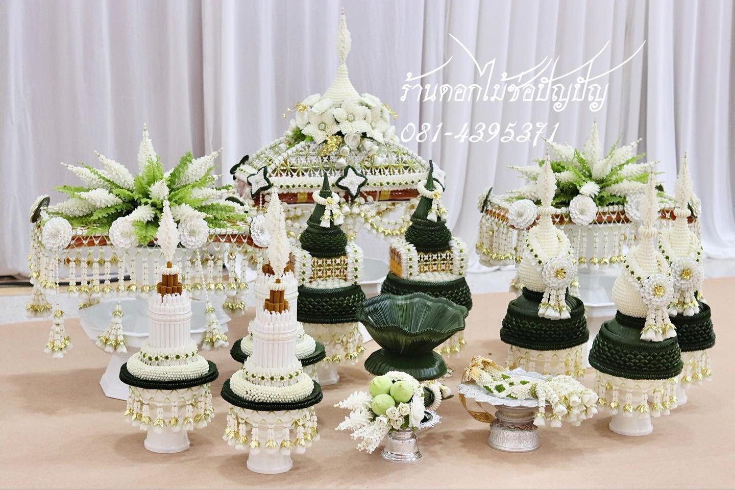 เครื่องบวชดอกไม้สดสีขาว