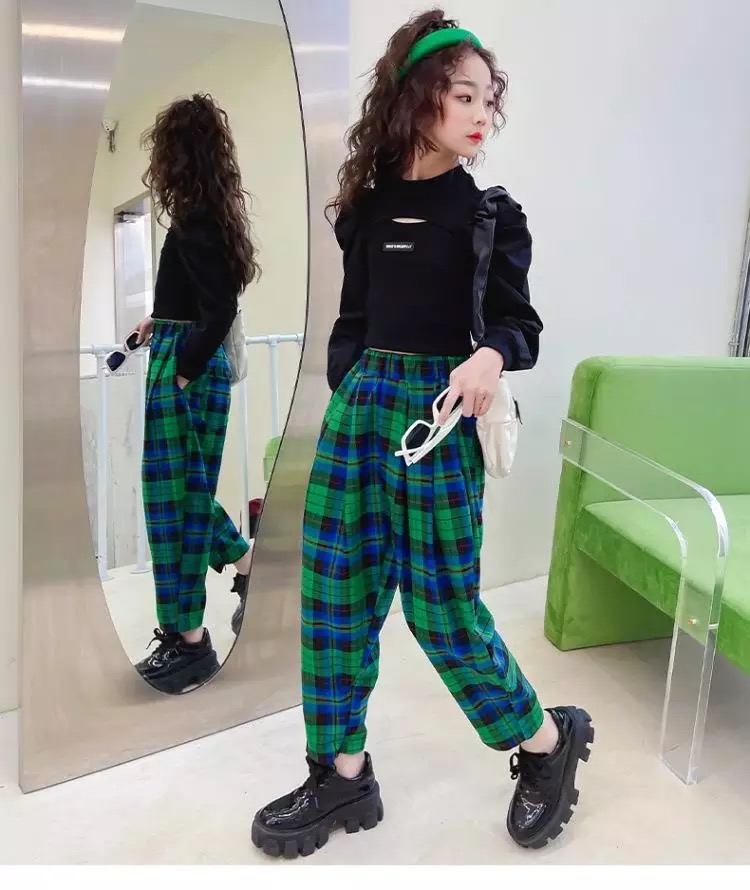 ชุดเต้น แดนซ์เสื้อแขนยาวสีขาว+กางเกงลายสก๊อต สีแดง